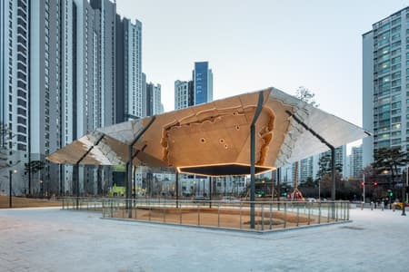 Floating Ground: A Landmark that Disappears